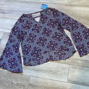 Chic Happens Bell Sleeve Top LARGE